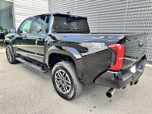 Used 2024 Toyota Tacoma TRD Sport image 3