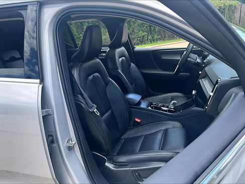 Certified 2024 Volvo XC40 B5 Plus w/ Protection Package Premier AWD/4WD image 10