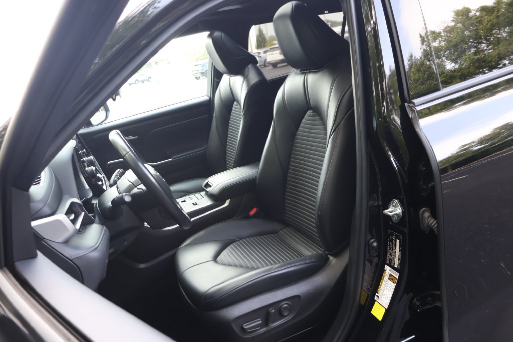 Used 2022 Toyota Highlander XSE FWD image 31