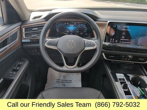 Used 2025 Volkswagen Atlas SE AWD/4WD image 15