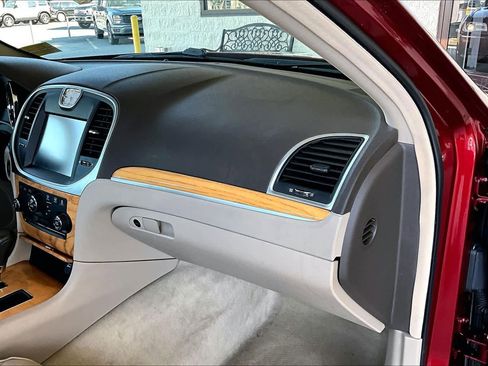 Used 2012 Chrysler 300 C image 17