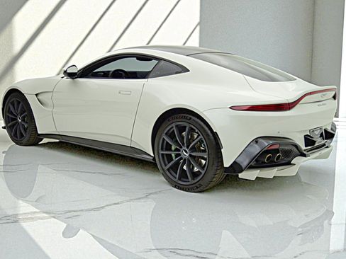 Used 2019 Aston Martin V8 Vantage Coupe image 6