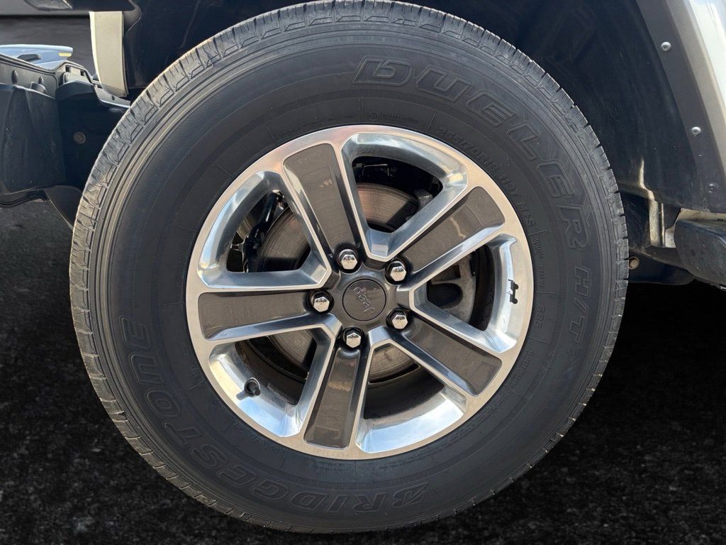Used 2021 Jeep Wrangler Unlimited Sahara AWD/4WD image 9