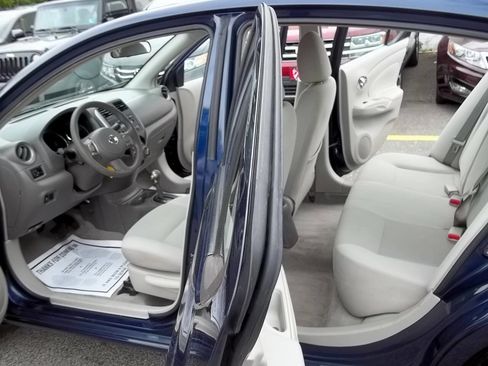 Used 2013 Nissan Versa SV w/ Convenience Pkg image 6