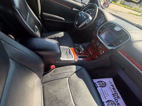 Used 2014 Chrysler 300 RWD image 29
