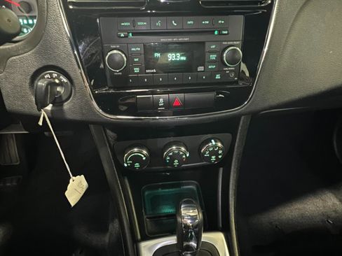 Used 2012 Chrysler 200 Touring image 7