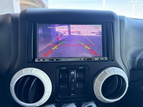 Used 2018 Jeep Wrangler Unlimited Sport w/ Quick Order Package 24W AWD/4WD image 23
