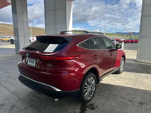 Used 2021 Toyota Venza XLE w/ Softex Package image 8