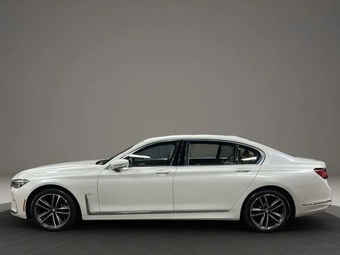 Used 2020 BMW 750i xDrive w/ Executive Package image 2