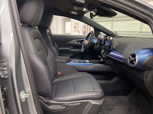 Used 2025 Chevrolet Equinox EV LT w/ Convenience Package image 18