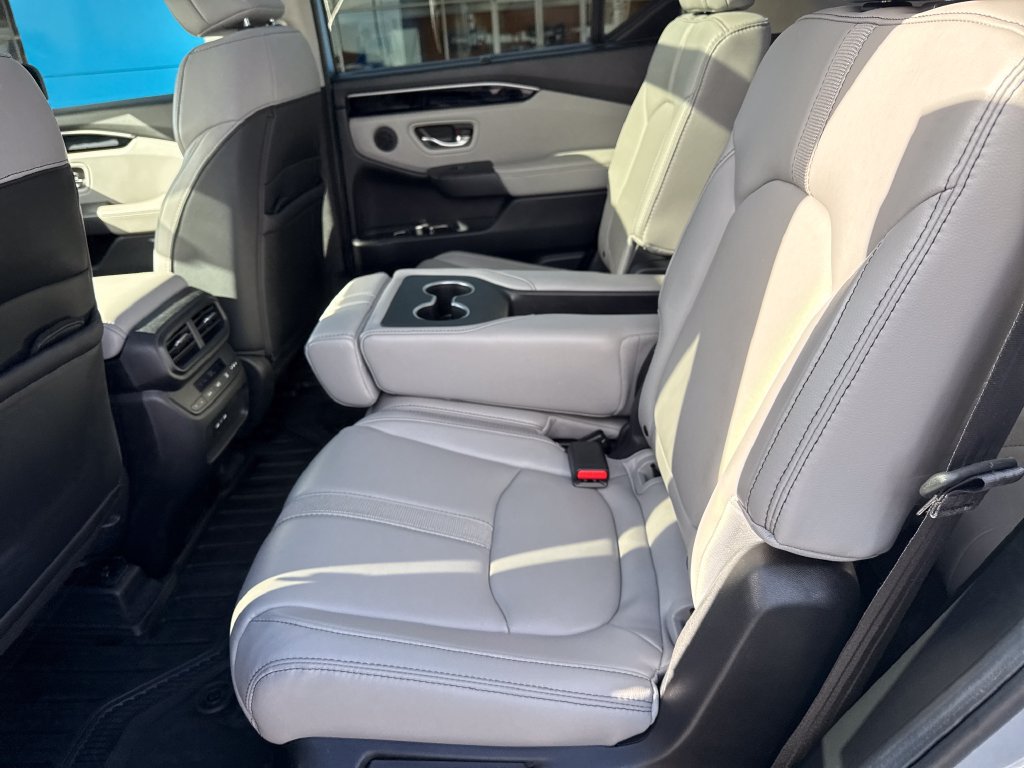 Used 2025 Honda Pilot Touring image 28