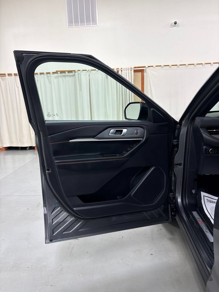 Used 2025 Ford Explorer ST-Line AWD/4WD image 11