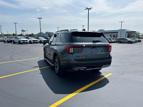 Used 2025 Ford Explorer Active w/ Active Comfort Package AWD/4WD image 9