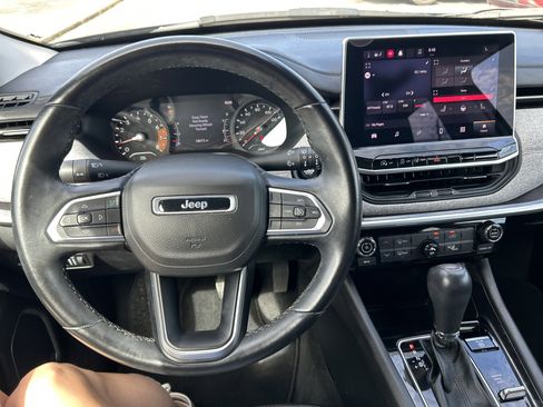 Used 2022 Jeep Compass Latitude w/ Sun and Sound Group AWD/4WD image 12