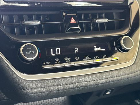 Used 2025 Toyota Corolla SE w/ Convenience Package image 20