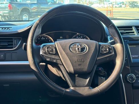 Used 2017 Toyota Camry SE w/ Moonroof Package image 5