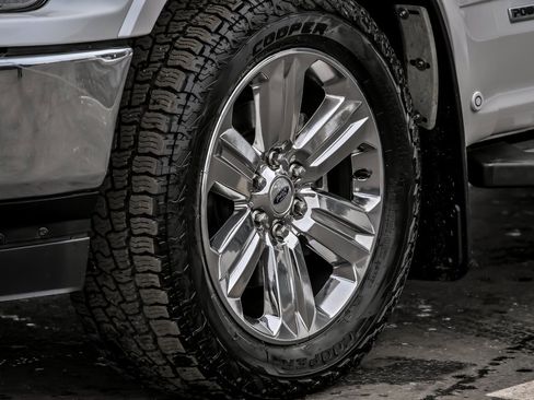 Used 2019 Ford F150 Lariat w/ Equipment Group 502A Luxury image 4