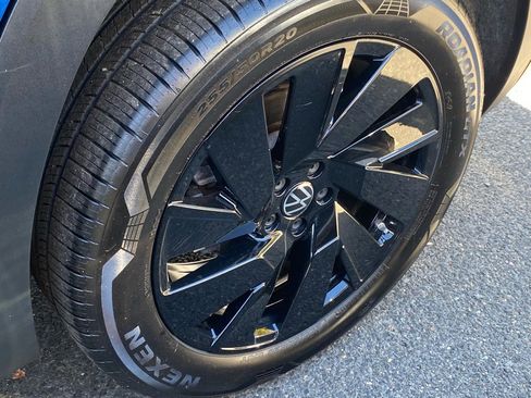 Certified 2025 Volkswagen Atlas SE image 20