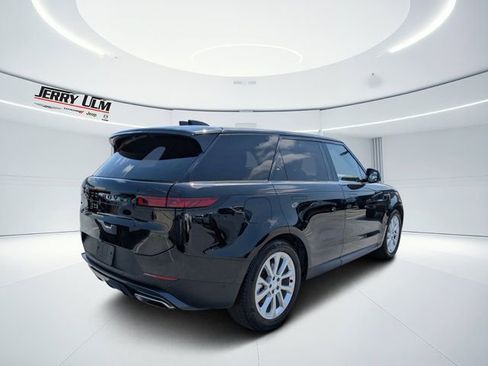 Used 2025 Land Rover Range Rover Sport SE AWD/4WD image 3