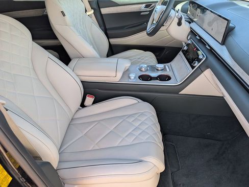 Used 2025 Genesis GV80 3.5T Prestige image 11