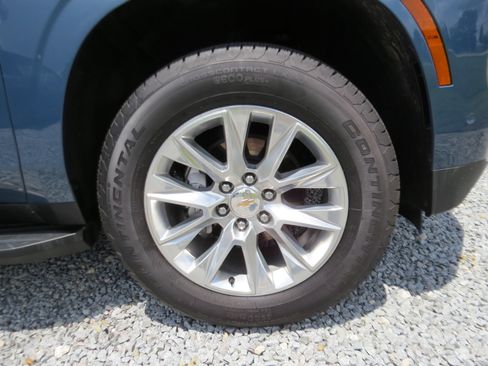 Used 2025 Chevrolet Suburban Premier AWD/4WD image 10