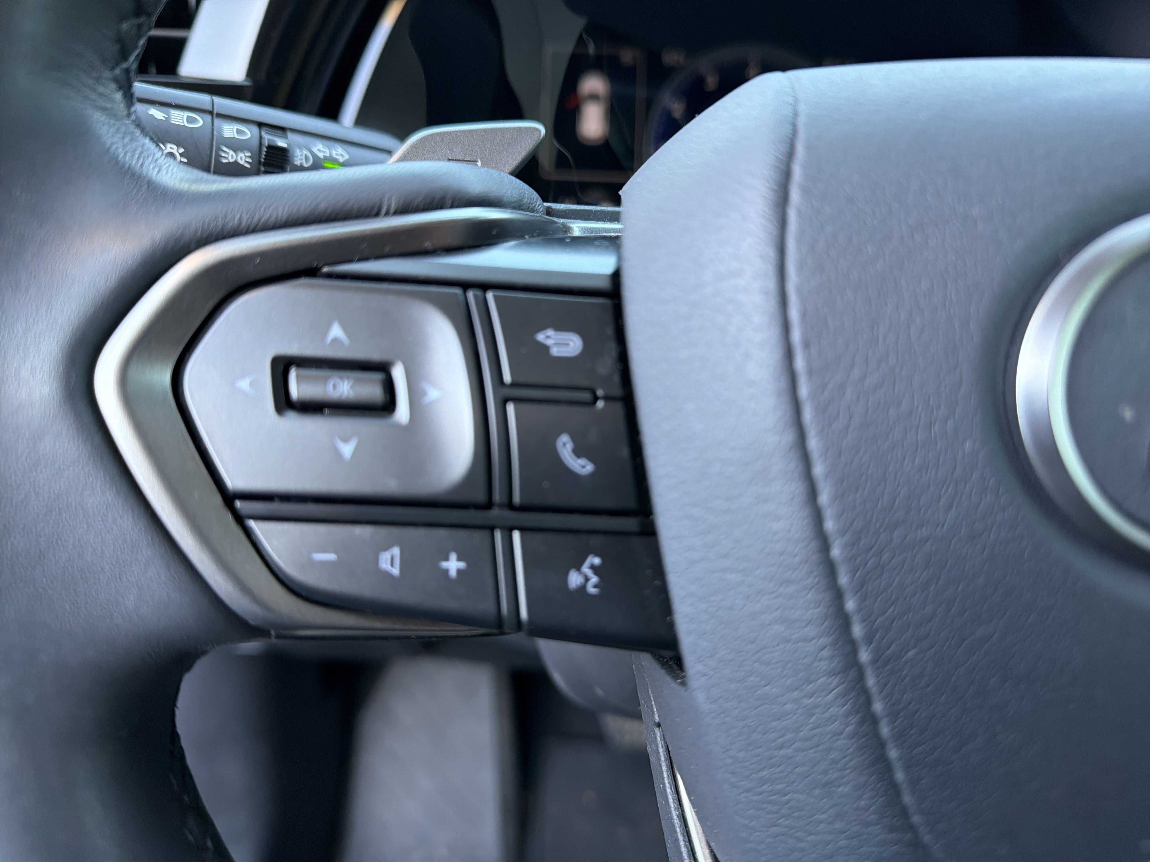 Certified 2024 Lexus RX 350 FWD w/ Technology Package image 7