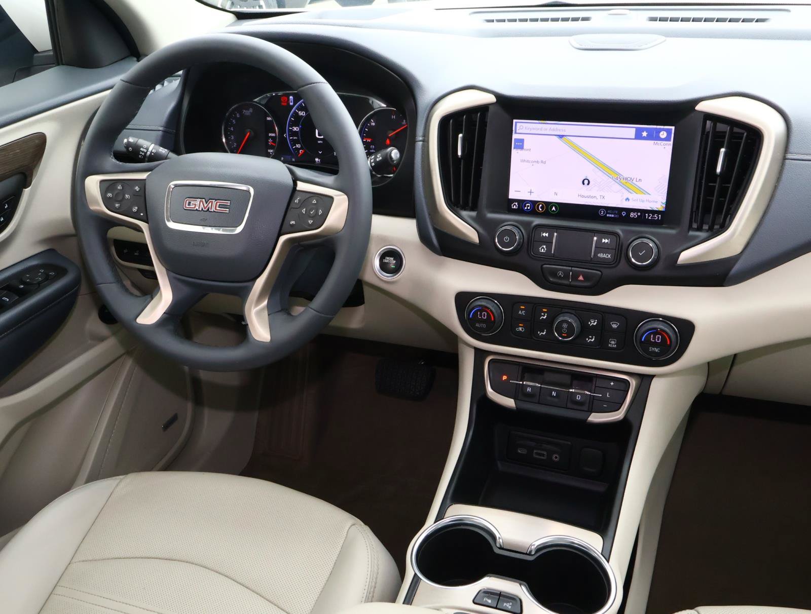 Used 2024 GMC Terrain Denali w/ Denali Premium Package AWD/4WD image 10