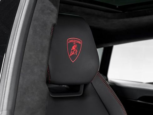 Used 2024 Lamborghini Urus S AWD/4WD image 40