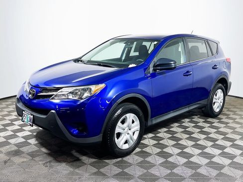 Used 2015 Toyota RAV4 LE AWD/4WD image 3
