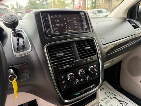 Used 2017 Dodge Grand Caravan SE w/ Power Window Group FWD image 25