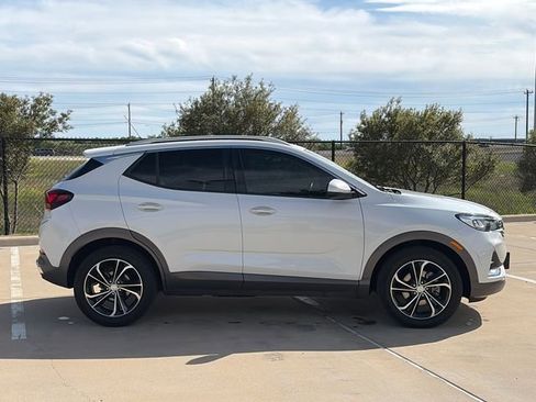 Used 2020 Buick Encore GX Essence image 10
