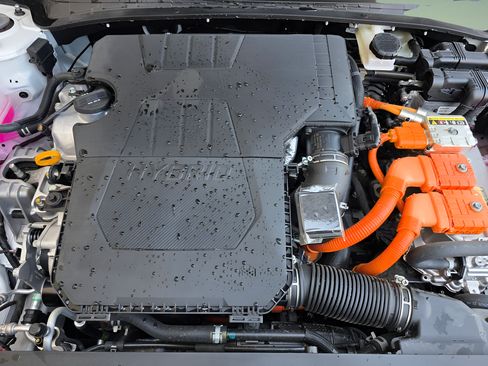 Used 2026 Hyundai Elantra Hybrid FWD image 9
