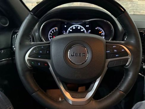 Used 2019 Jeep Grand Cherokee Overland AWD/4WD image 13