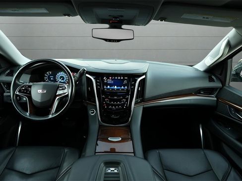 Used 2020 Cadillac Escalade ESV 4WD image 45