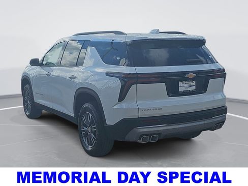 New 2026 Chevrolet Traverse LT w/ Sun and Wheel Package FWD image 5
