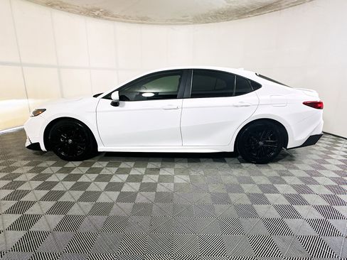 Used 2025 Toyota Camry SE FWD image 6