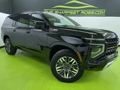 Used 2025 Chevrolet Suburban Z71 image 1