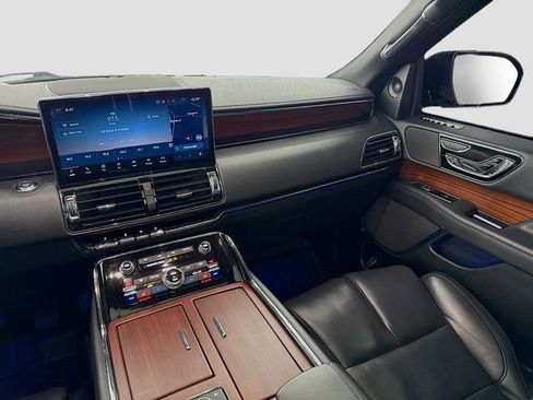 Used 2022 Lincoln Navigator L Reserve AWD/4WD image 24