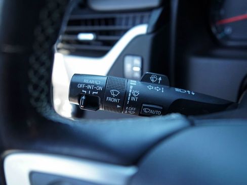 Used 2020 GMC Yukon SLT w/ Premium Edition RWD image 32