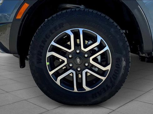 Used 2025 Ford Ranger Lariat w/ FX4 Off-Road Package image 12