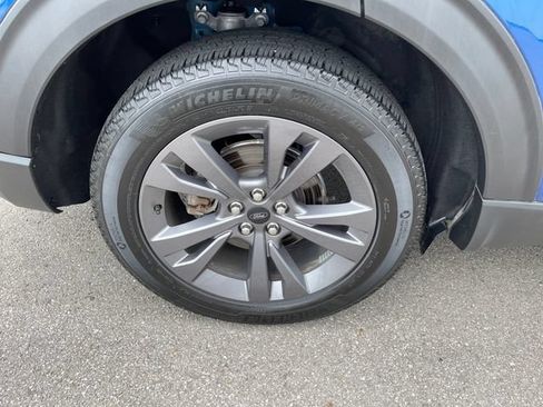 Used 2023 Ford Explorer XLT w/ Equipment Group 202A AWD/4WD image 44