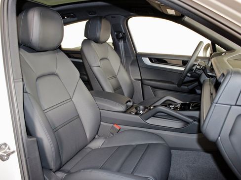 New 2026 Porsche Cayenne S image 38