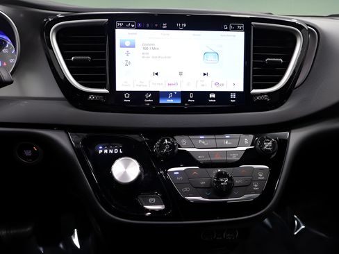Used 2025 Chrysler Pacifica Select FWD image 22