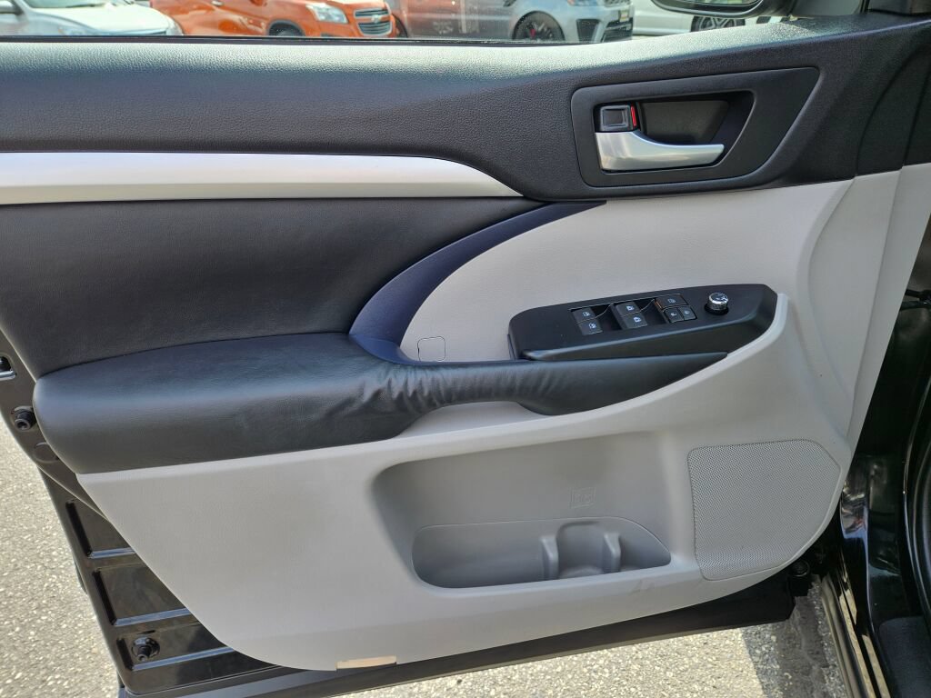 Used 2015 Toyota Highlander XLE AWD/4WD image 19