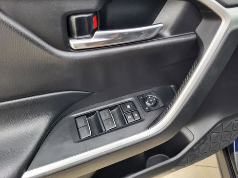 Used 2022 Toyota RAV4 XLE FWD image 16