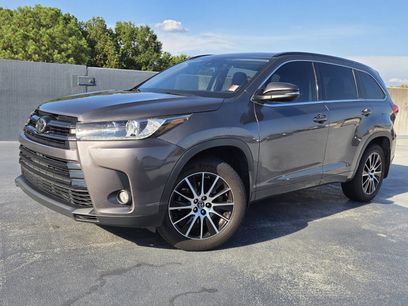 Used 2017 Toyota Highlander SE