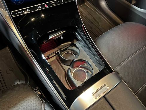 Used 2025 Mercedes-Benz GLC 300 4MATIC image 33