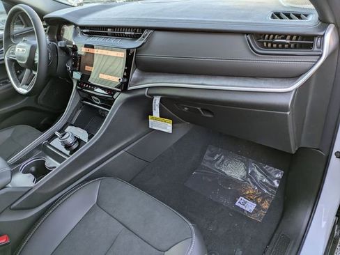 New 2026 Jeep Grand Cherokee Altitude AWD/4WD image 28