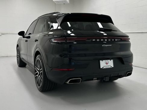 Used 2024 Porsche Cayenne AWD/4WD image 8