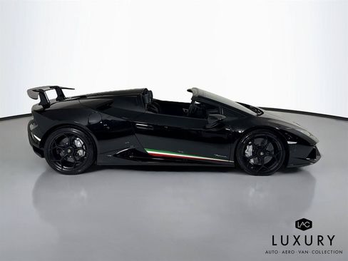 Used 2018 Lamborghini Huracan Performante AWD/4WD image 5